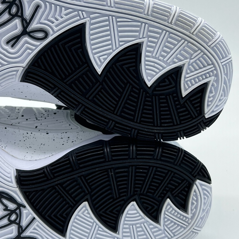 Nike Men's Kyrie 6 Team Basketball Shoes Black White CK5869-002 2020 9.5 - Picture 11 of 11